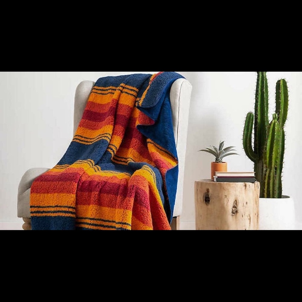 Pendleton Sherpa throw. Grand Canyon Multi